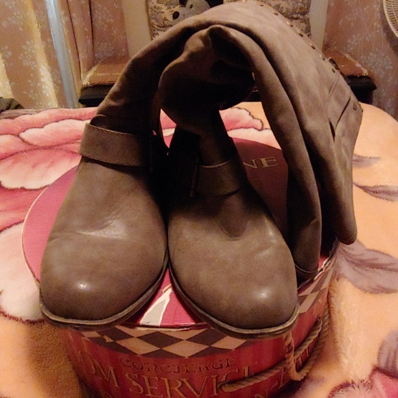 Knee high boots - Picture 4 of 5